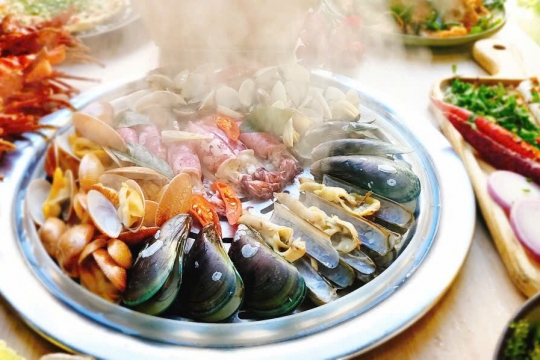 LẨU SAUNA 2 TẦNG: TRẢI NGHIỆM ẨM THỰC ĐỘC BẢN 