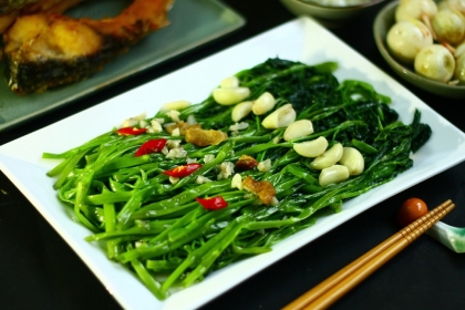 RAU MUỐNG XÀO TỎI