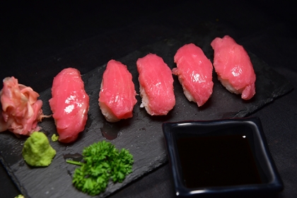 Sushi cá ngừ đại dương