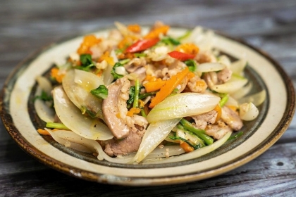 THỊT HEO XÀO HÀNH / SA TẾ
